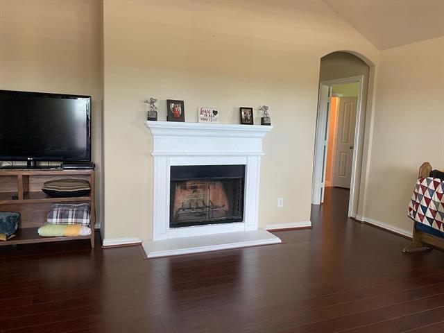 Building Photo - 5800 Valley Haven Way