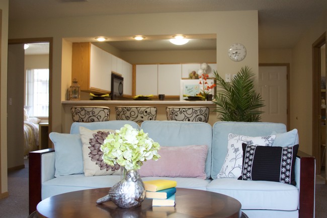 Sala de estar del apartamento - Hillcrest Park Apartments-Student Housing