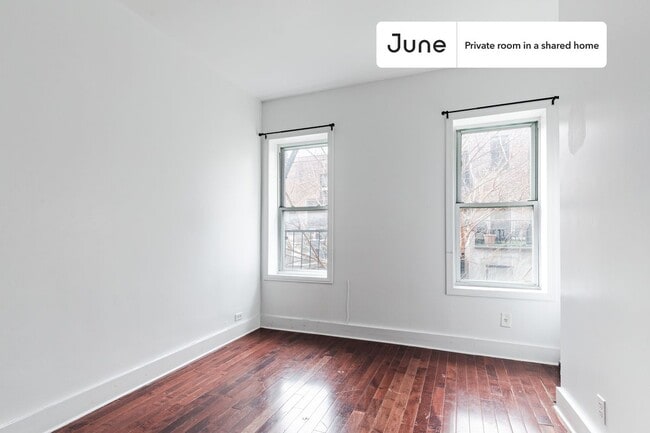 Building Photo - Private bedroom in 3 bed/1 bath Home