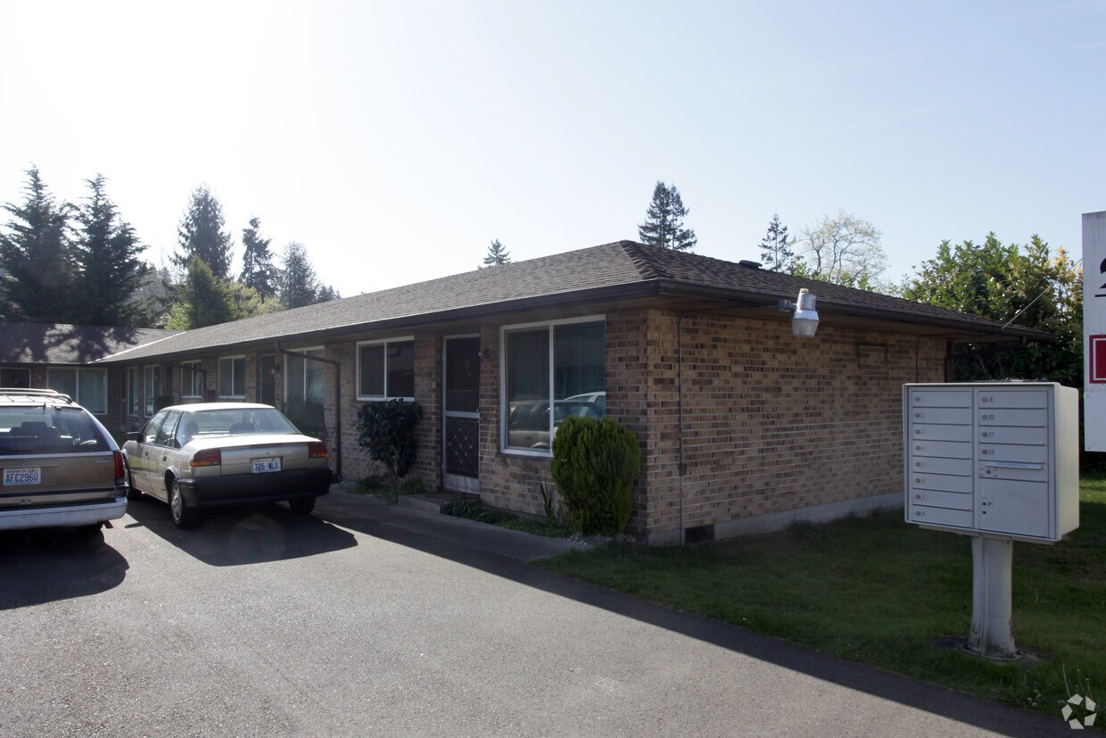 Building Photo - 710 Henry Rd