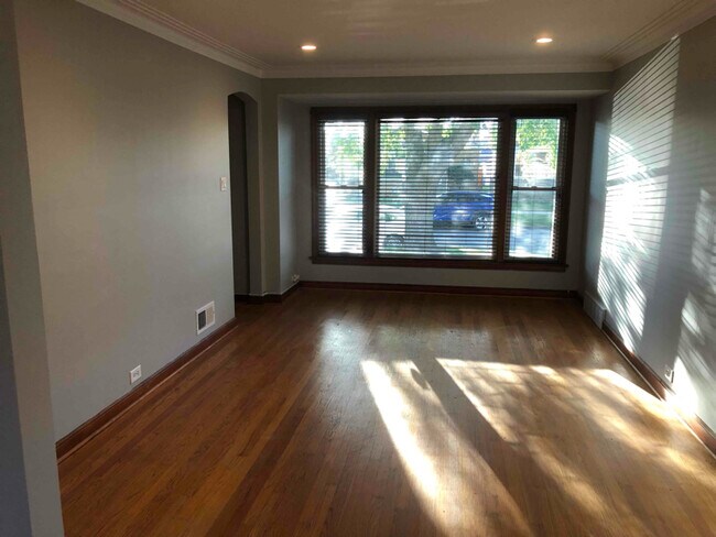 Foto del edificio - 8825 S Oglesby Ave