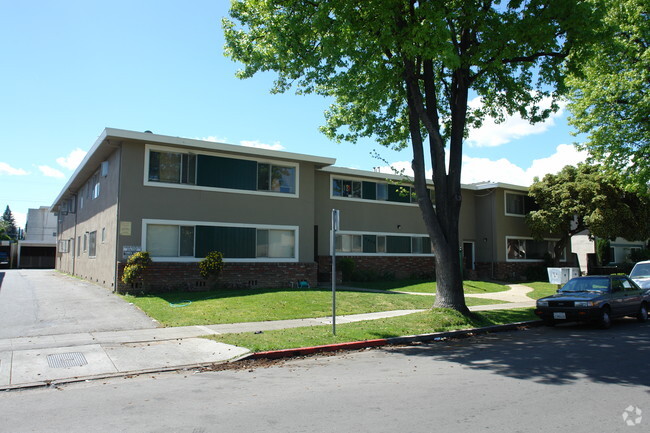 Building Photo - Woodmont Apartments
