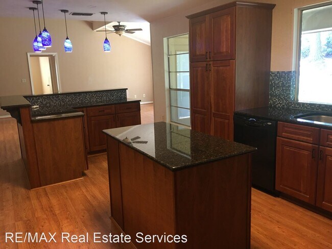 Foto del edificio - 3 br, 2 bath House - 1015 Bridal Wreath Trail