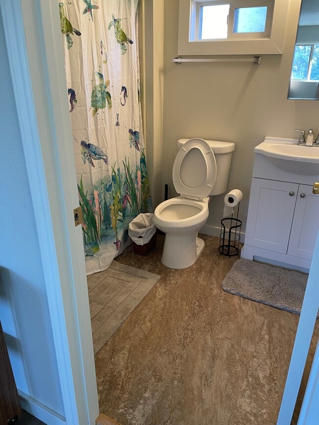 Building Photo - 2960 Redwood St