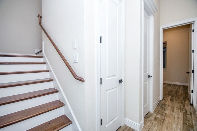 Building Photo - 710 Stanford St