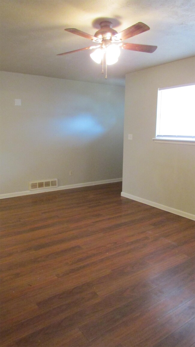 Foto del edificio - 6108 SE 3rd St