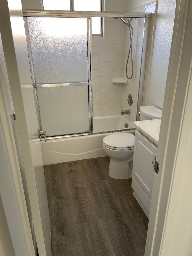 Guest Bathroom - 5201 Skylark Dr