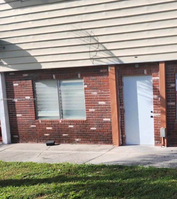 Foto principal - 2655 SE Carroll St
