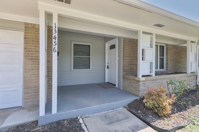 Building Photo - 13456 Emeline St