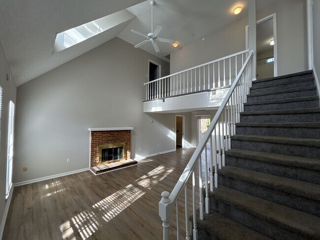 Foto del edificio - 10730 Starwood Ave