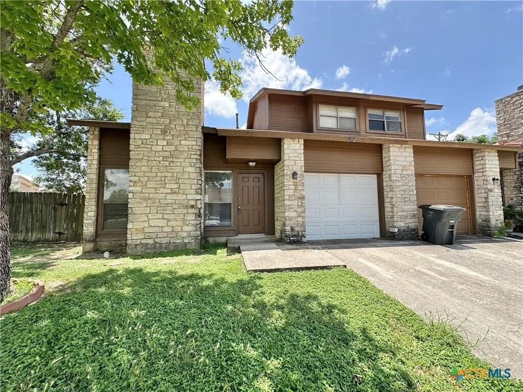 Primary Photo - 1302 Royal Crest Dr