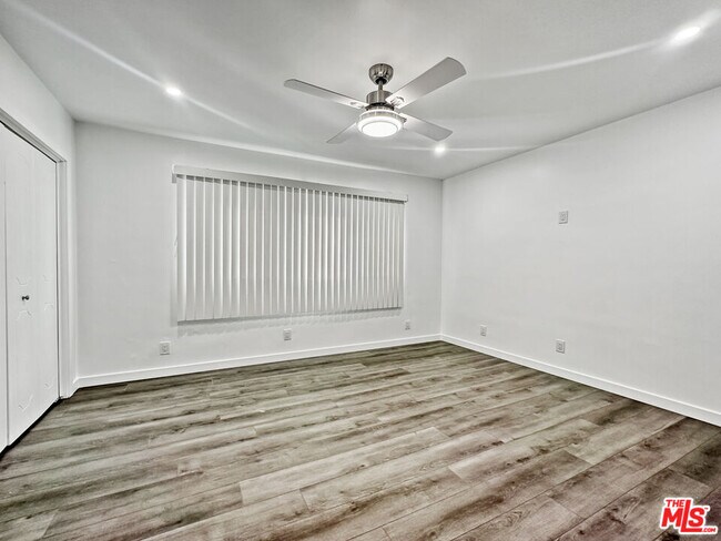 Foto del edificio - 817 E Nutwood St