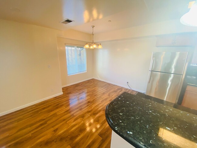 Building Photo - Beautiful Townhome in Downtown San Jose.  ...