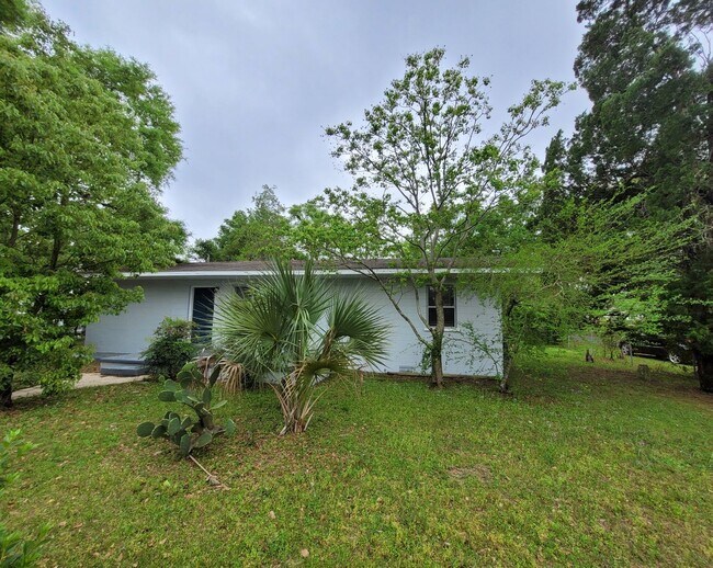 Foto del edificio - 1315 W Jordan St Pensacola. Waived Applica...
