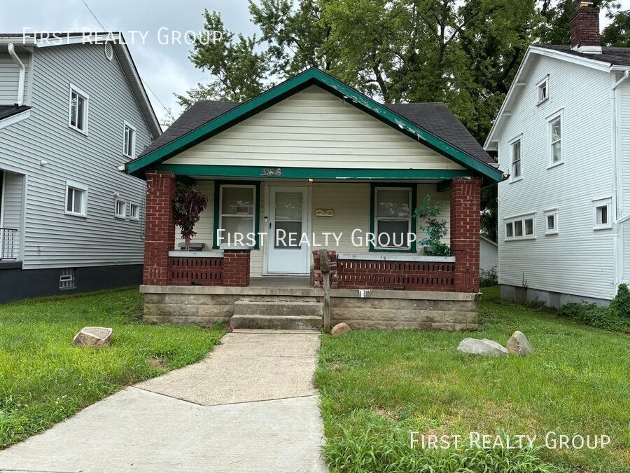 Foto principal - 3216 Hoover Ave