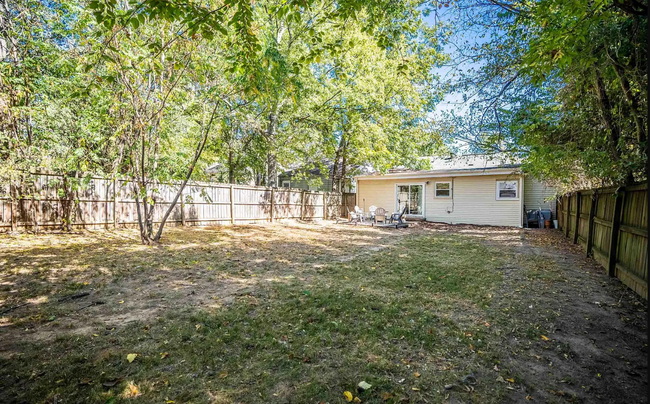 Building Photo - 520 Valmar St