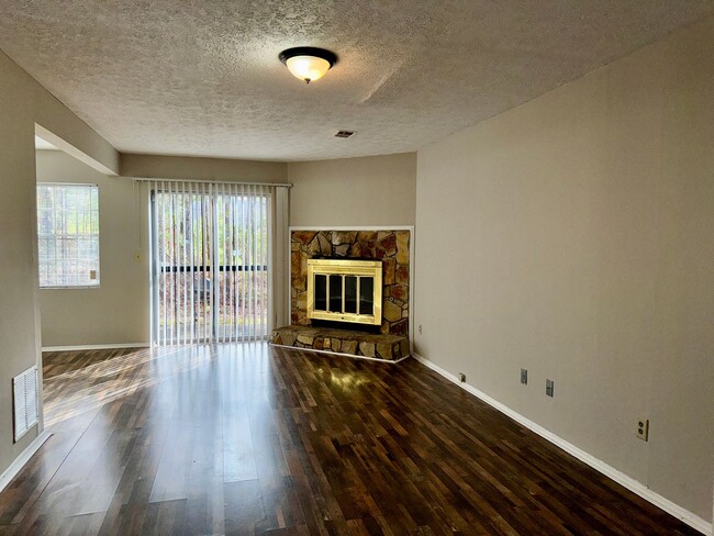 Foto del edificio - Great Deal on This 3 Bed/2.5 Bath Town Hom...