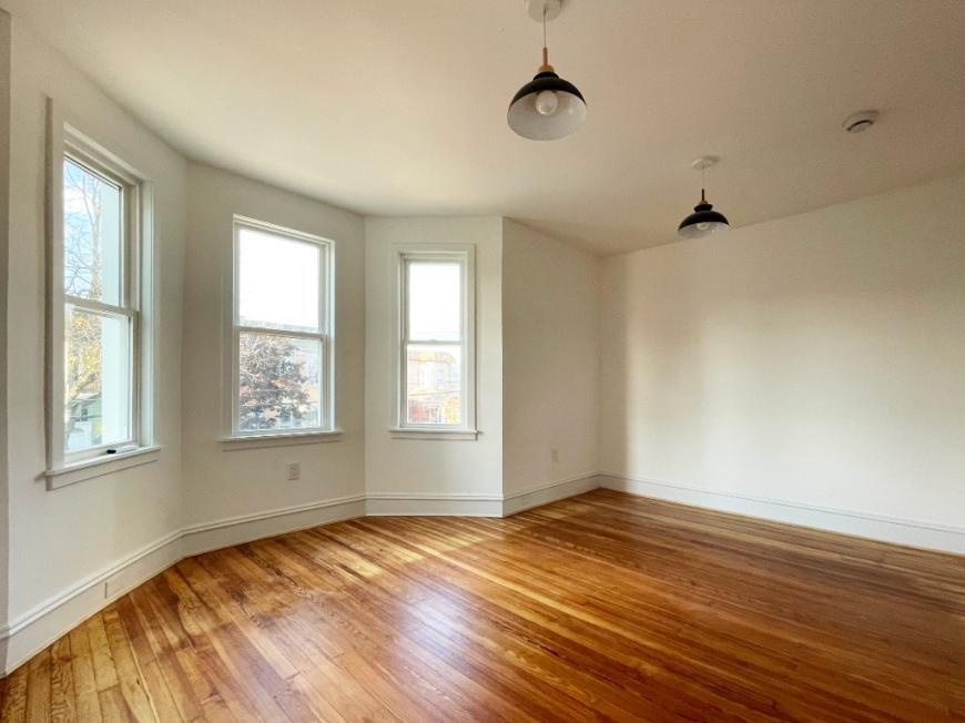 Foto principal - 2 bedroom in MASPETH NY 11378