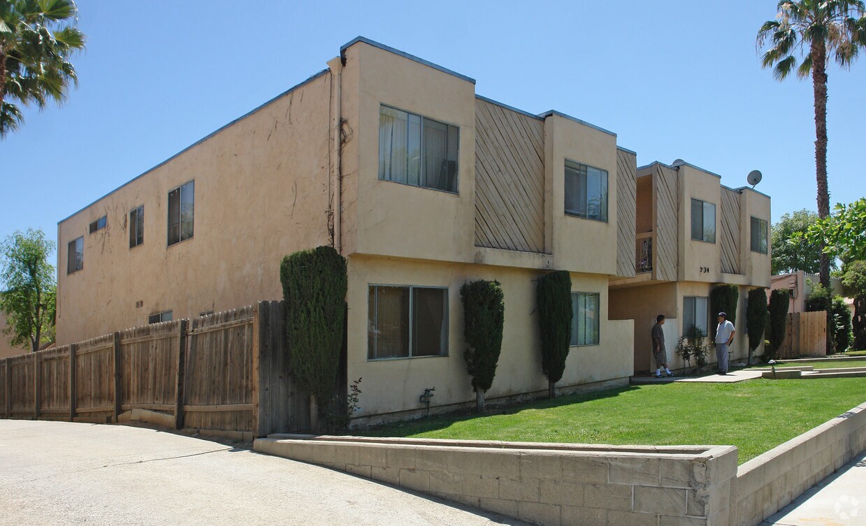 Building Photo - 734 Marengo Ave