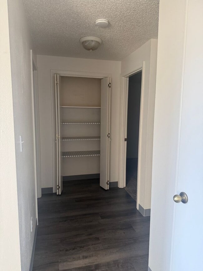 Building Photo - 700 1th SW 1-3