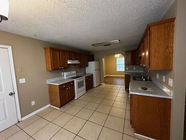 Foto del edificio - Cute 3/2 split bedroom floorplan