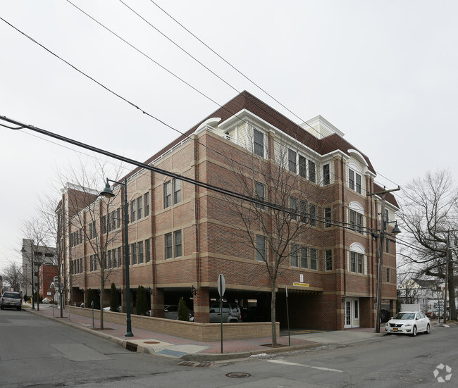 Building Photo - 141-147 Main St