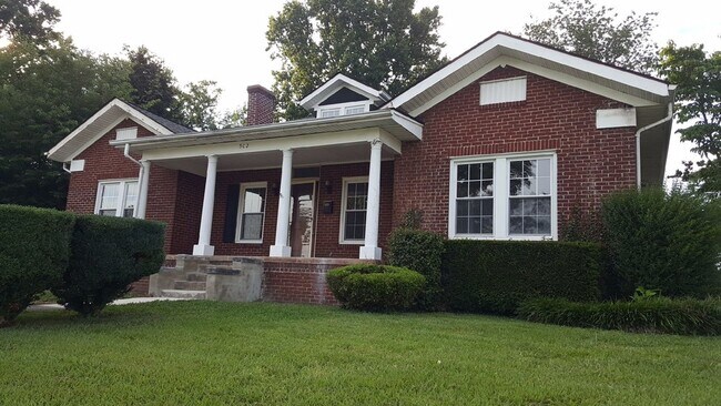 Foto del edificio - Beautiful Home Close to Downtown and ETSU
