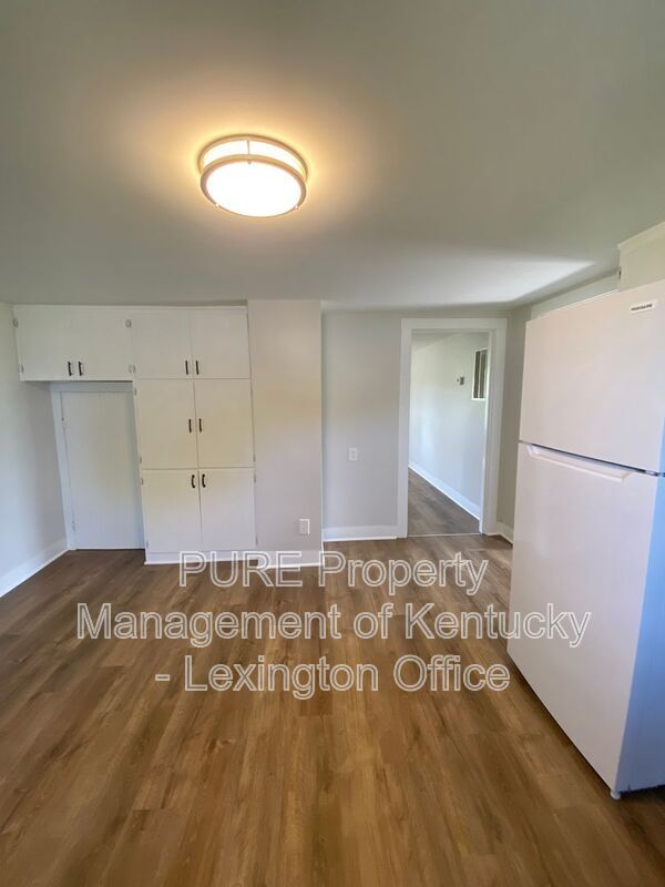 Foto del edificio - 844 Warwick Rd