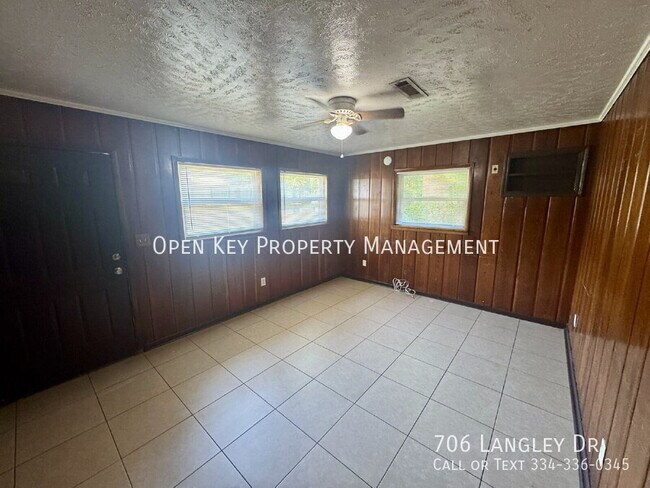 Foto del edificio - 706 Langley Dr
