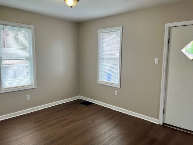 Foto del edificio - 647 Cherry Way