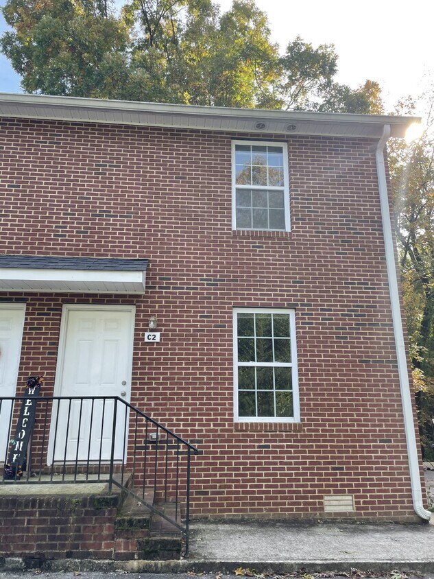Primary Photo - 1320 Carolina Ave