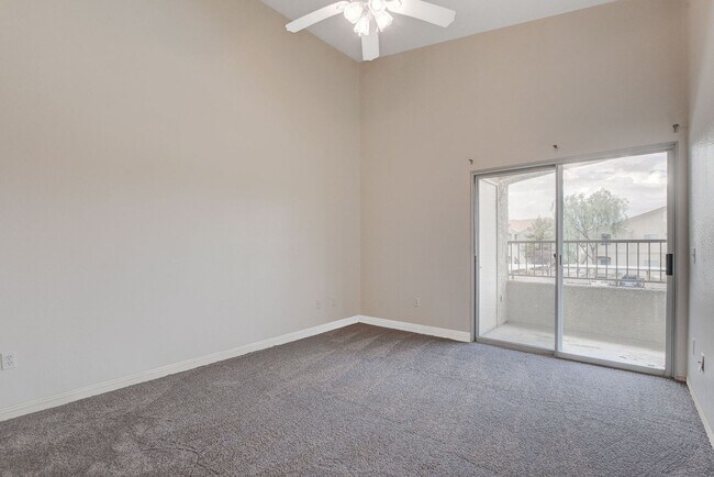 Building Photo - Freshly Renovated 2 Bedroom Condo