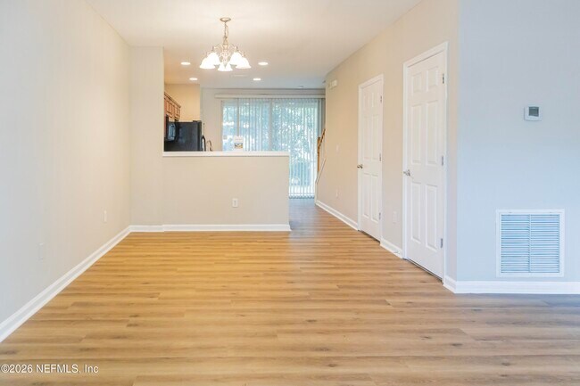 Foto del edificio - 8144 Summerside Cir