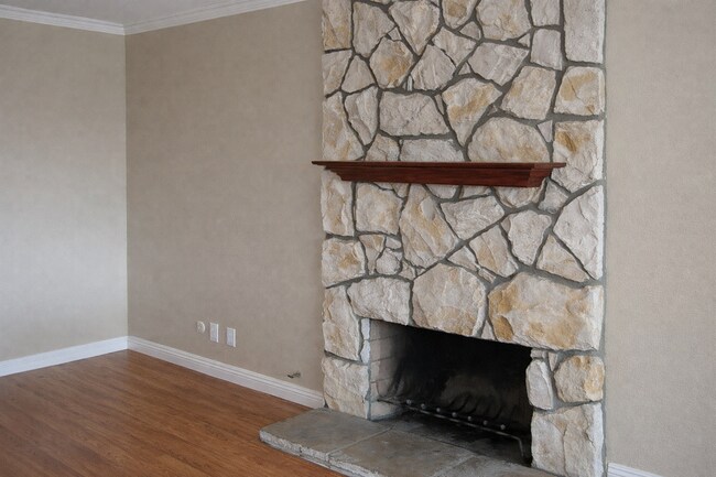 Building Photo - 220 Sandstone St