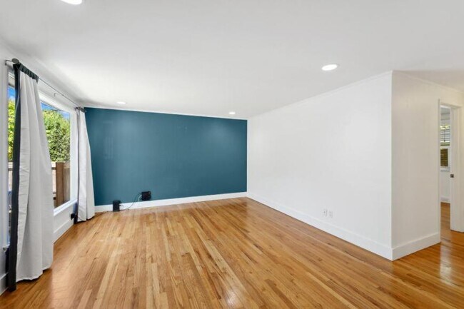 Foto del edificio - 3 bedroom in Seattle WA 98108