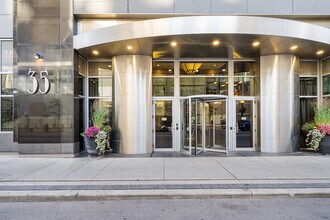 Building Photo - 35 Balmuto St