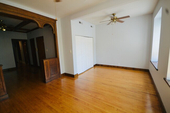 Foto del edificio - 2152 W Division St