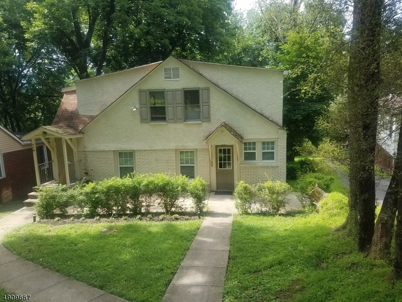 Primary Photo - 68 Maple St