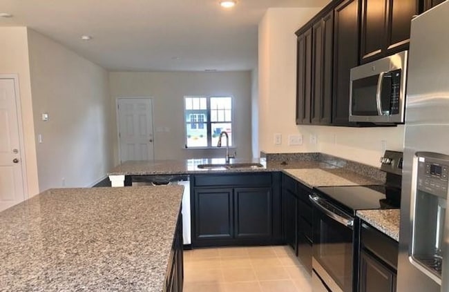 Building Photo - Beautiful Townhome in the steel creek area!