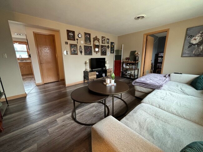 Living room - 1703 E Morgan Ave