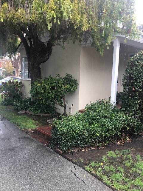 Building Photo - 1121 Paloma Ave