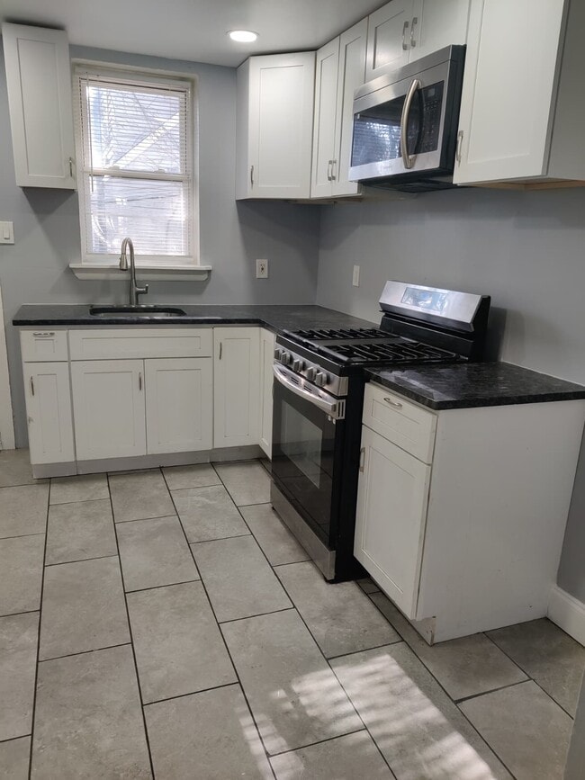 Foto del edificio - 5020 Westminster Ave