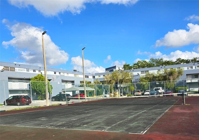 Building Photo - 9371 Fontainebleau Blvd