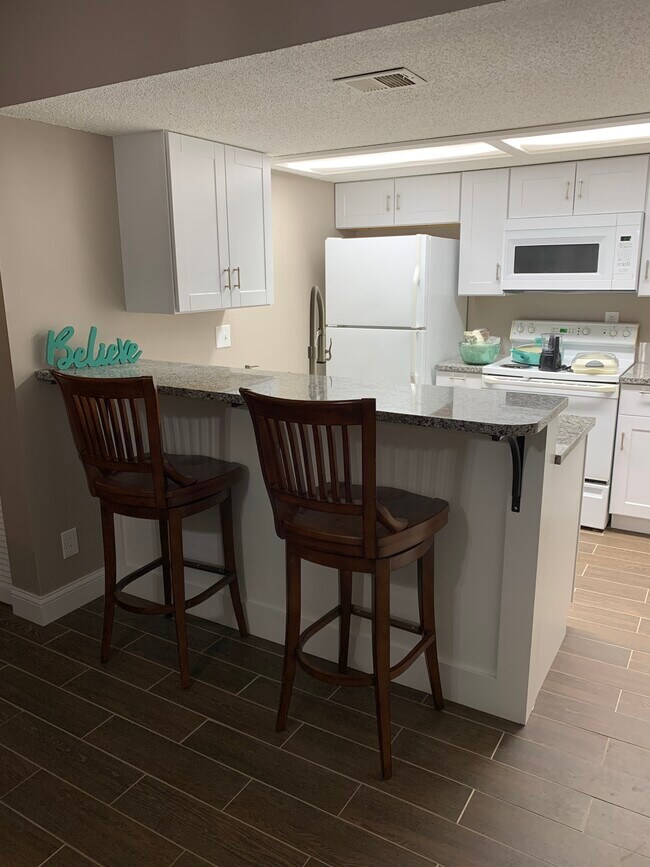 Kitchen - 8303 N Everton