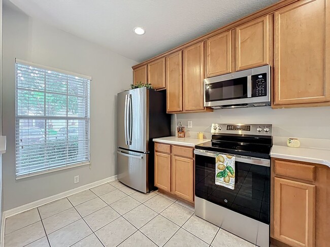 Building Photo - 3309 Wilshire Way Rd
