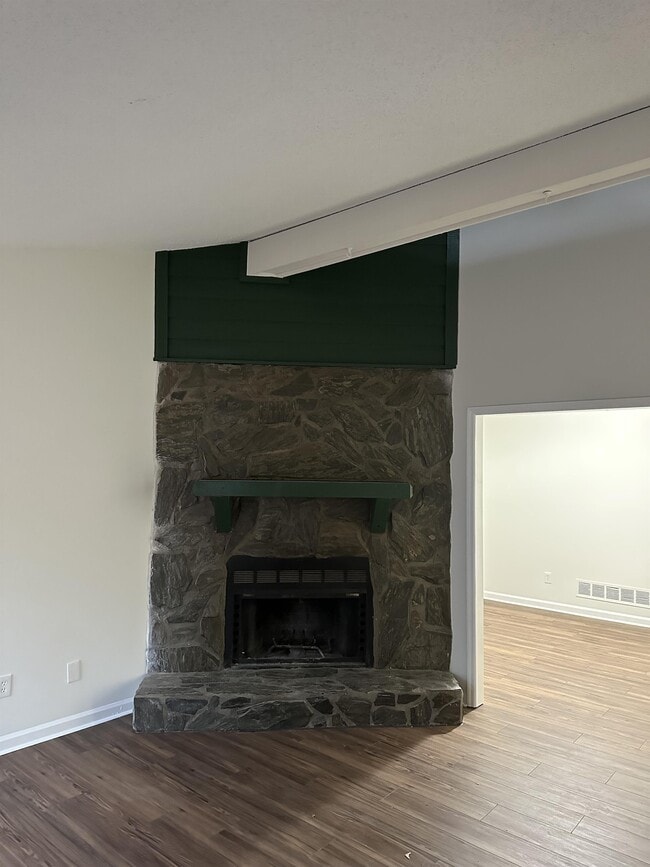 Building Photo - 4106 Hawthorne Cir