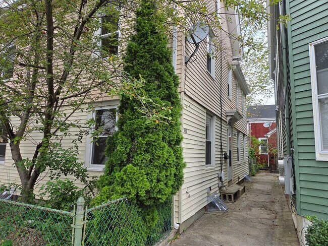 Foto del edificio - 153 Hamilton St