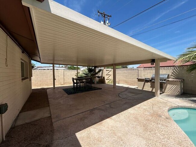 Building Photo - 4028 W Palo Verde Dr