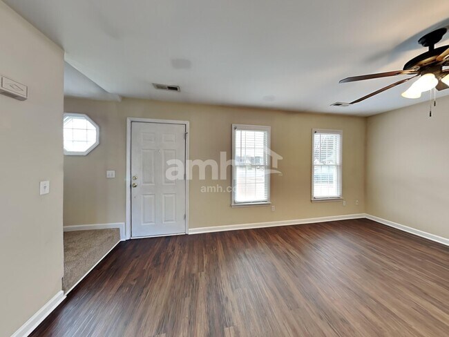 Foto del edificio - 3700 Whitley Ct