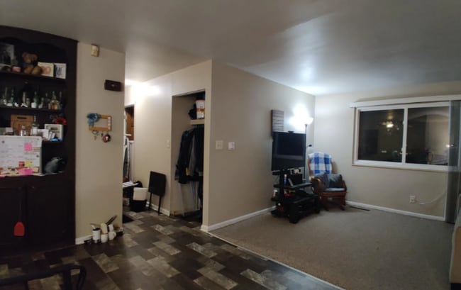 Building Photo - 1330 Essex Dr